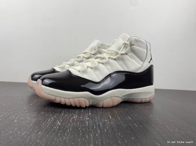 Neapolitan AR0715-101 WMNS Jordan Air 11 0802